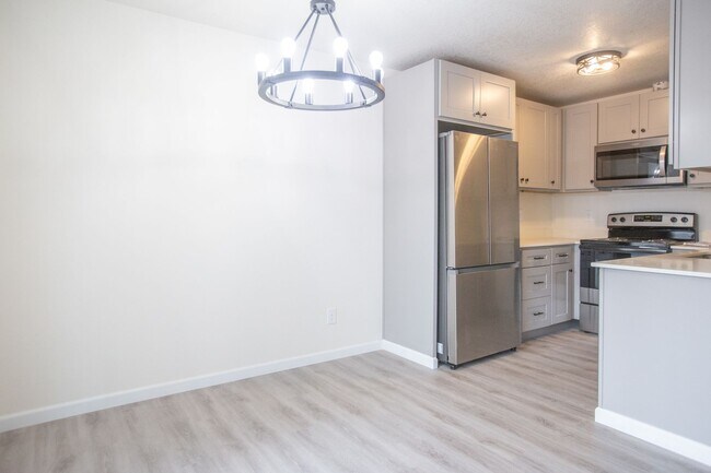 Foto del edificio - Fully remodeled 3 Bedroom 2.5 Bath in Gast...