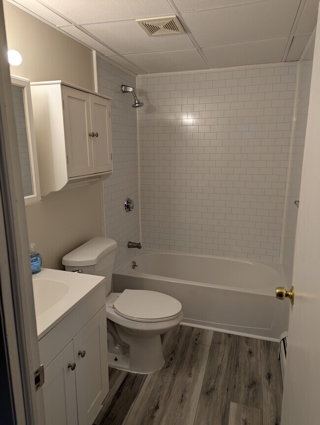 Bathroom - 29 Woodbine St