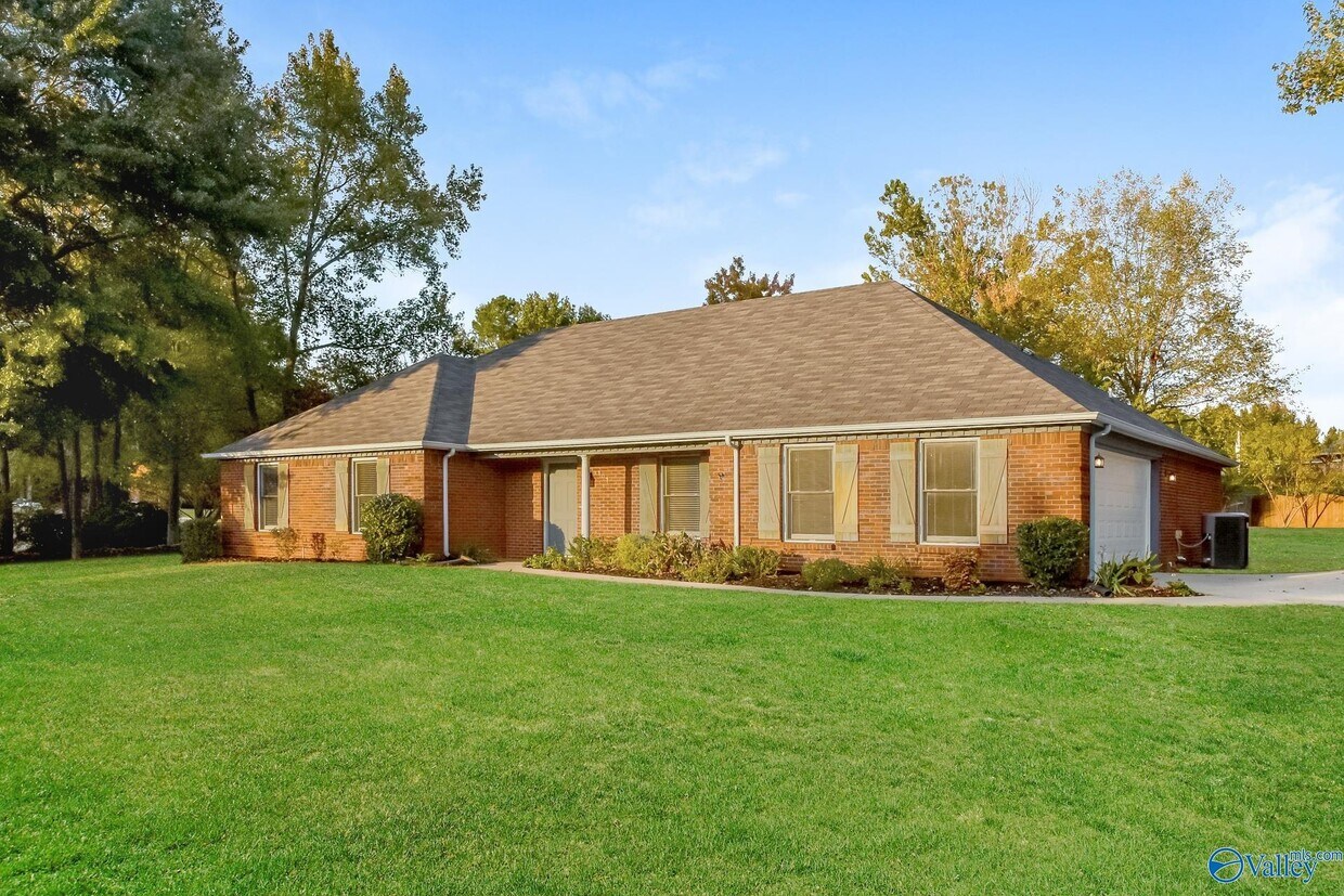 101 Tradewind Rd, Harvest, AL 35749 House for Rent in Harvest, AL