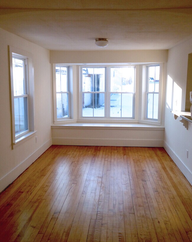 Foto del edificio - Charming Two-Story Home for Rent