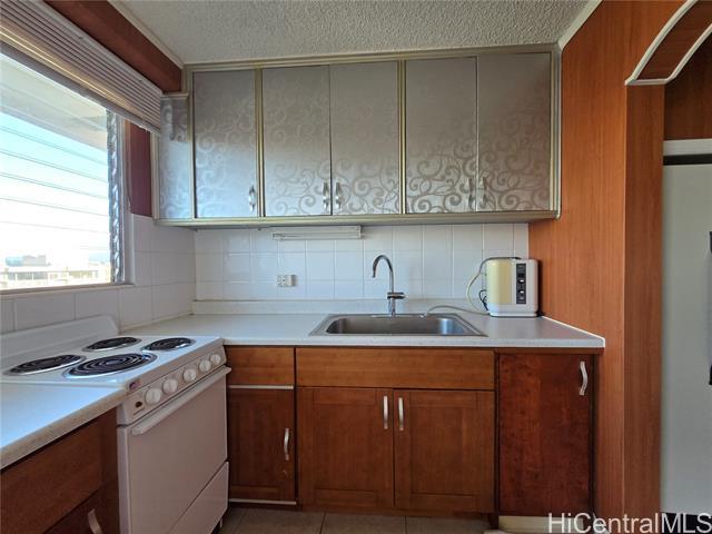 Building Photo - 747 Amana St