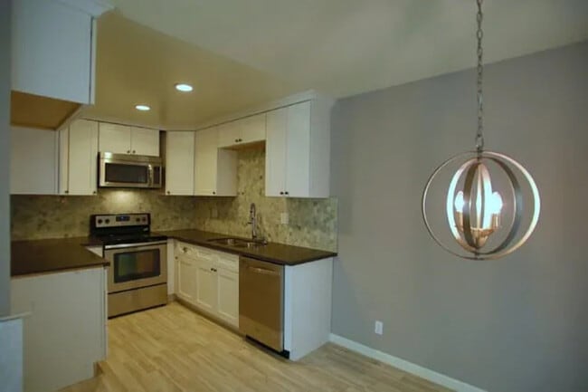 Building Photo - 5518 Armitos Ave
