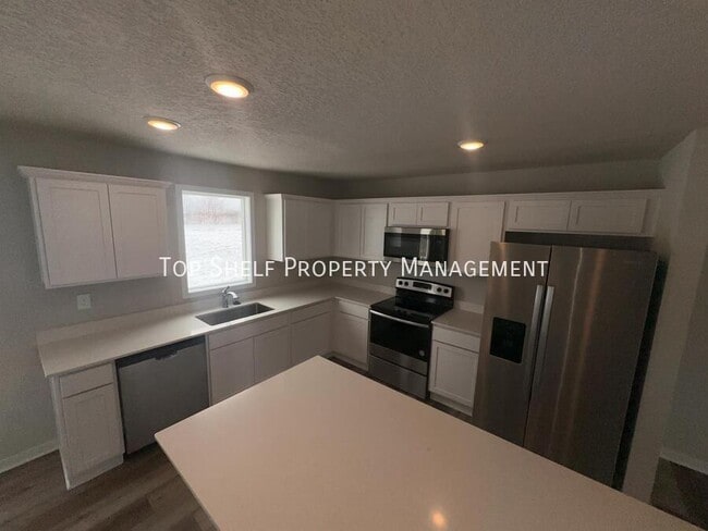 Foto del edificio - 177 NE 56th St