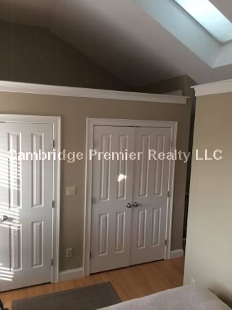 Building Photo - 325 Elm St