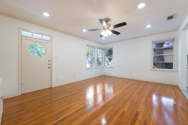 Building Photo - 3213 Hampton Rd