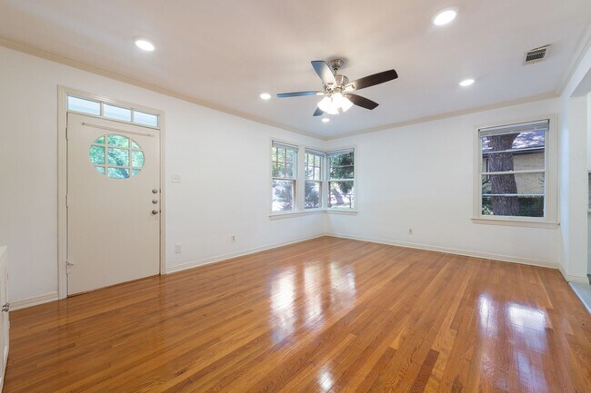 Foto del edificio - 3213 Hampton Road