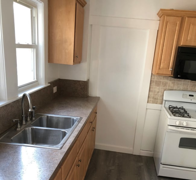 Building Photo - 13 Olcott St