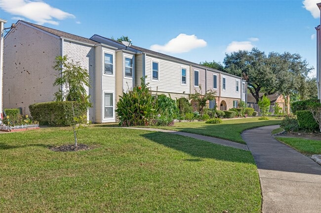 Building Photo - 9022 Wilcrest Dr