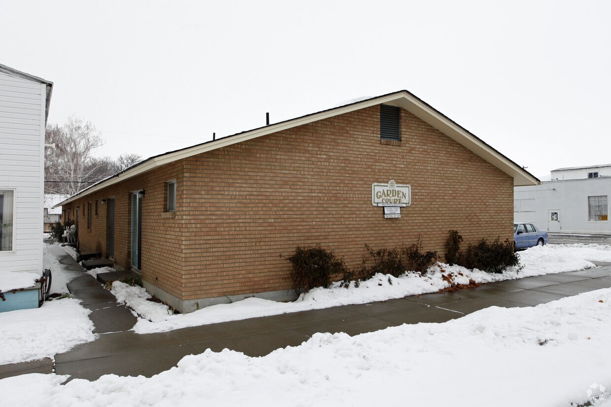 Building Photo - 209 3rd Ave W