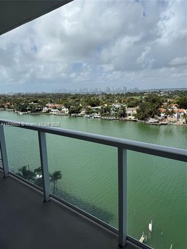Primary Photo - 5750 Collins Ave