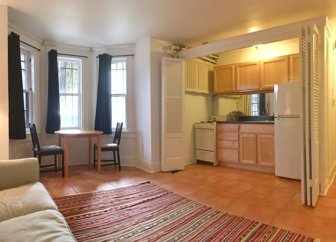 Primary Photo - 216 Maryland Ave NE