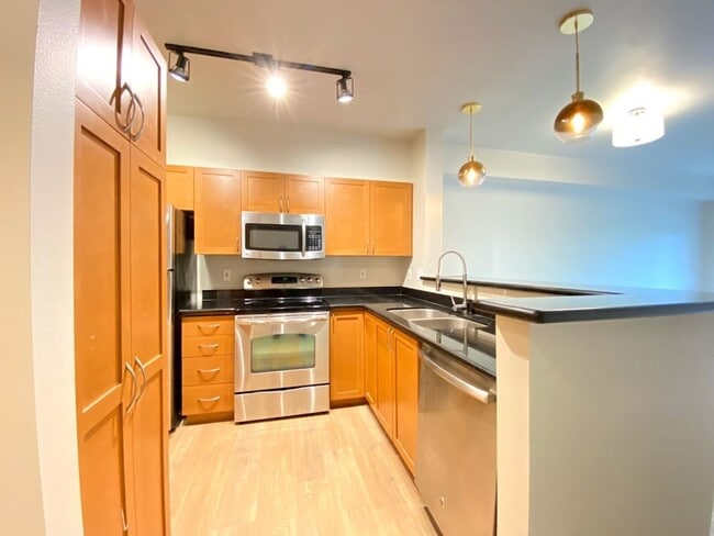 Building Photo - Great Condo For Rent