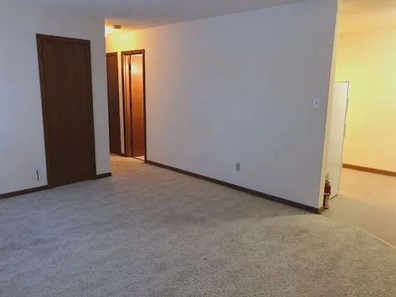 Building Photo - Spacious two bedroom and one bath apartment located minutes away from shopping and eateries.