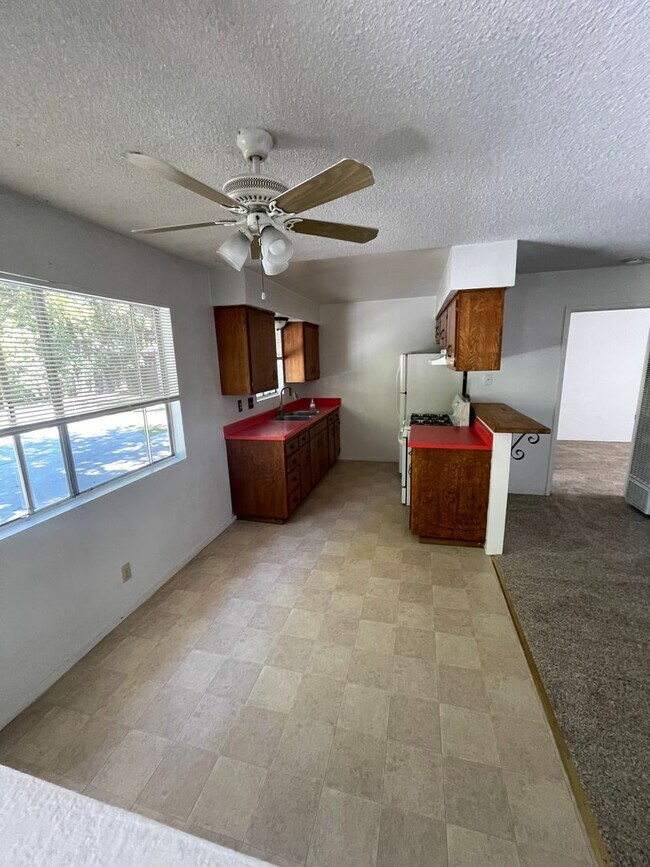 Building Photo - 8865 Amapoa Ave