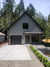 Building Photo - 18545 Woodside Dr SE