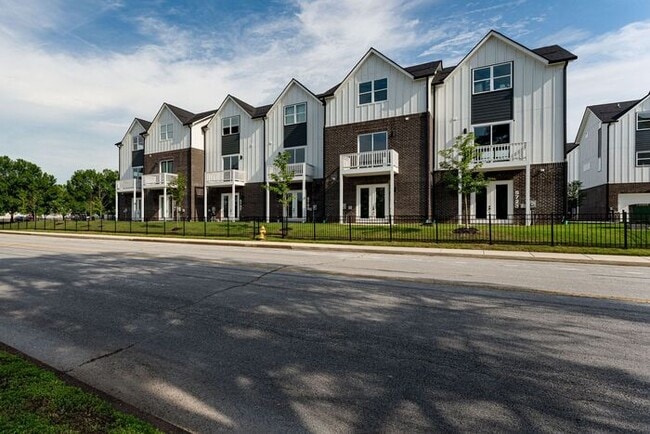 Building Photo - 5622 Sofias Cir