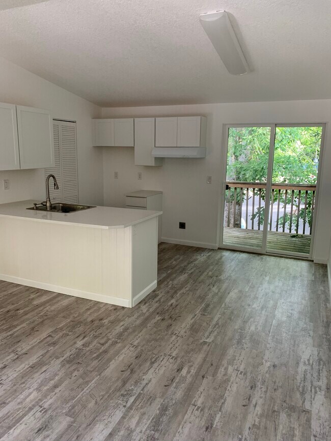 Foto del edificio - 4950 SW 45th Ave