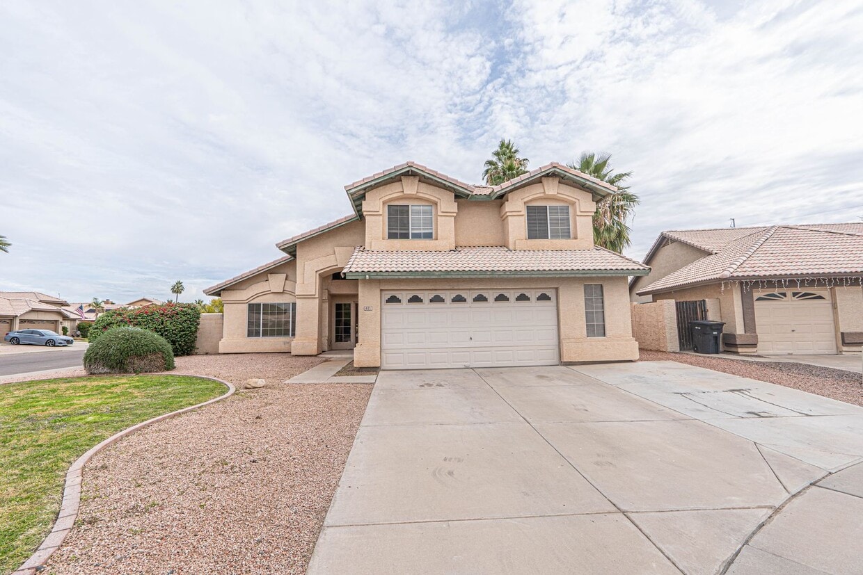 Primary Photo - Great Chandler Location! This 5 bed/3 bath...