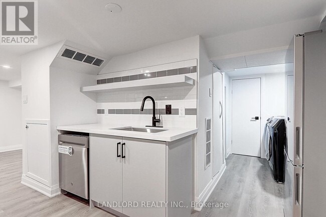 Building Photo - 130 Lambton Ave