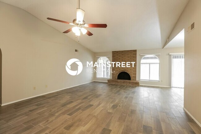 Building Photo - 3 Bedroom Pet-Friendly Home in Phoenix, AZ...
