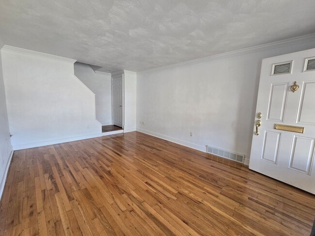 Building Photo - Beautifully Kept 2 Bedroom Home in Penn Hi...