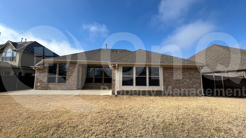 Foto del edificio - 512 Elm Creek Dr