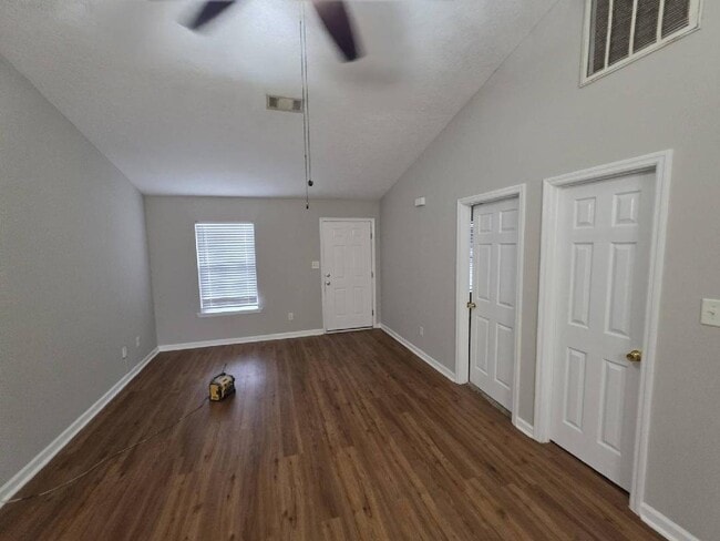 Building Photo - 408 New Haven Ct