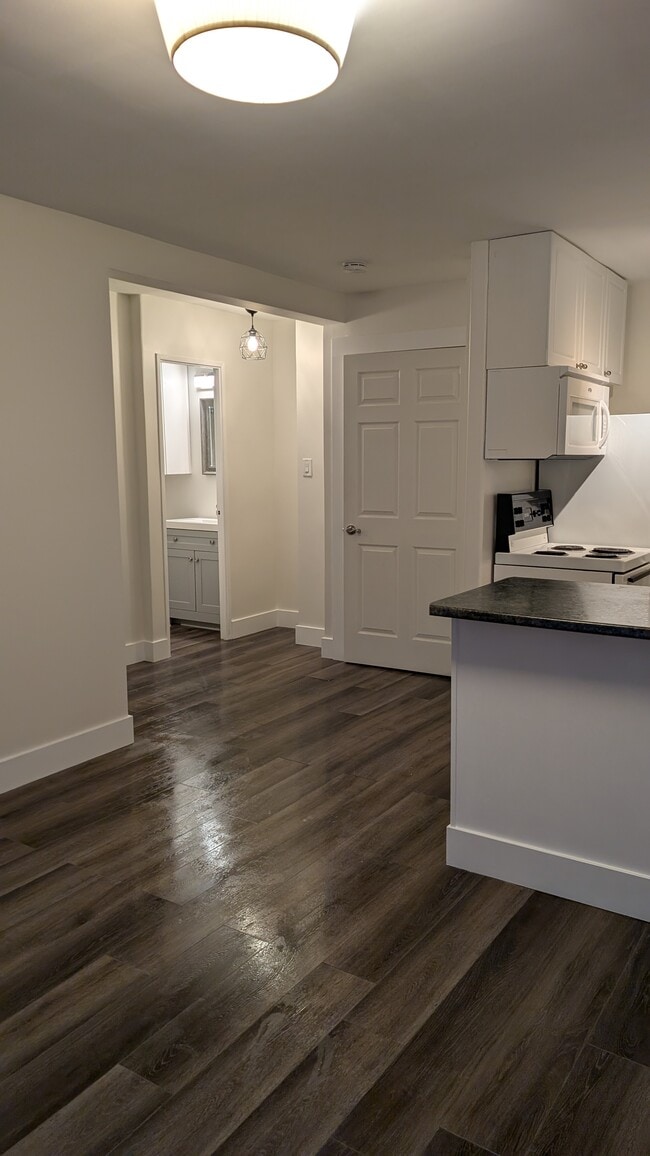 Building Photo - 1270 Consort Cres