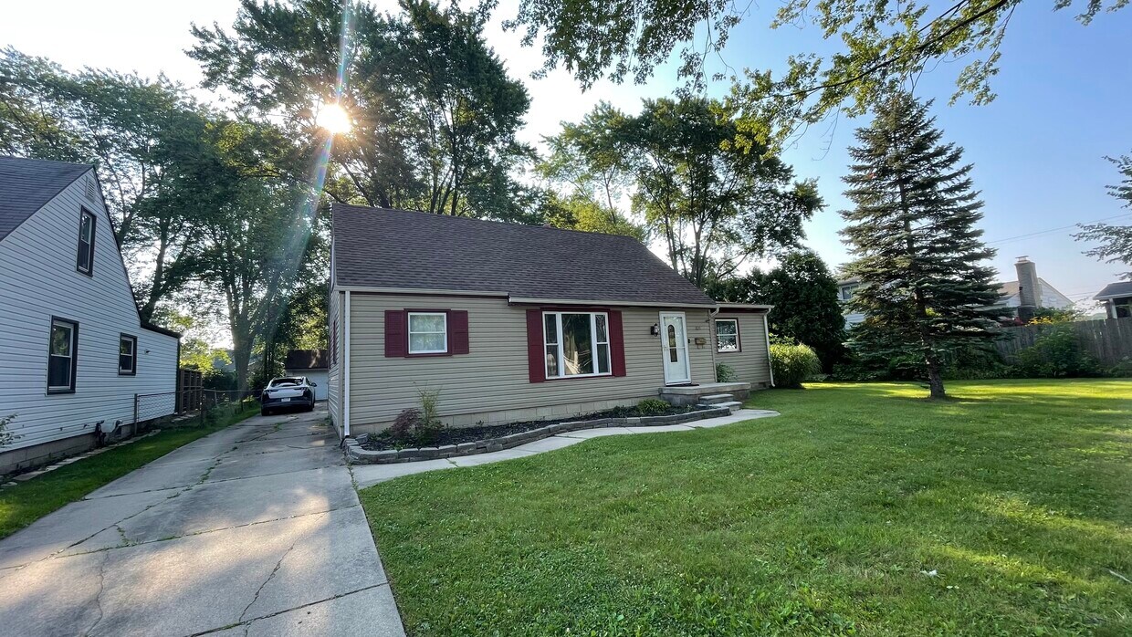 825 Gargantua Ave, Clawson, MI 48017 House Rental in Clawson, MI