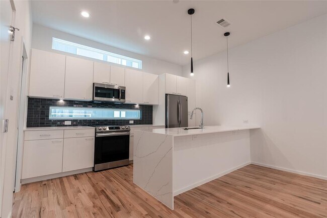 Foto del edificio - 5931 Ross Ave