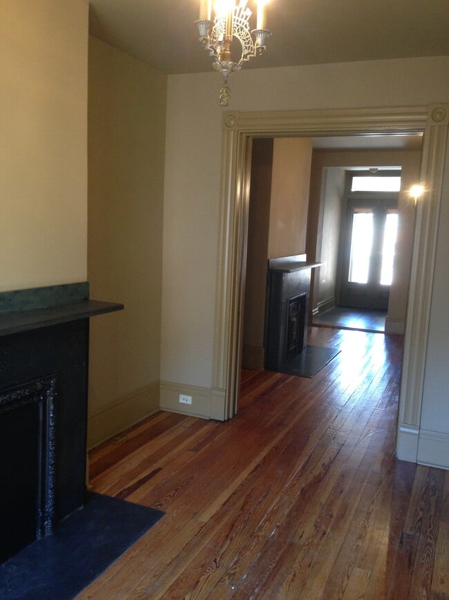 Parlors - 526 Lockhart St