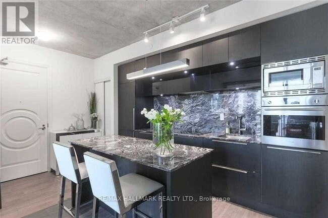 Photo du bâtiment - 88 Blue Jays Way