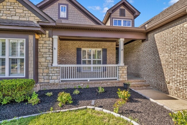 Building Photo - Stunning rental home on a premium lot in s...