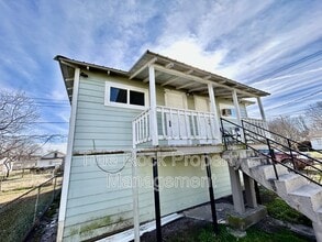 Building Photo - 531 W 9th St