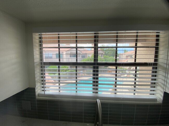 Foto del edificio - 5950 N 78th St