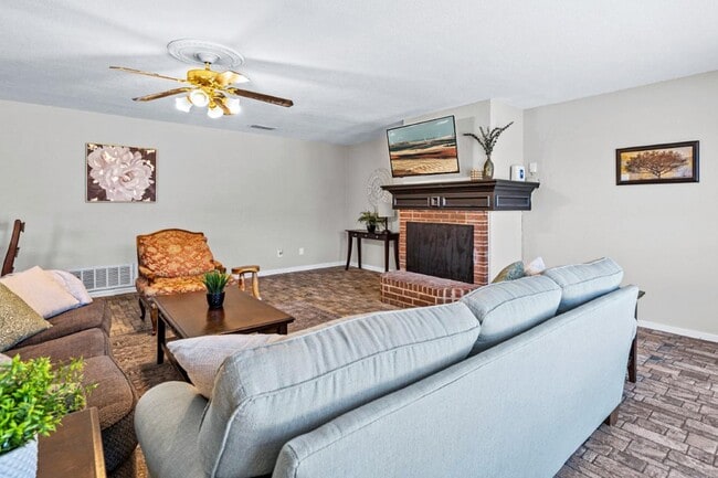 Foto del edificio - 8128 Heritage Pl Dr