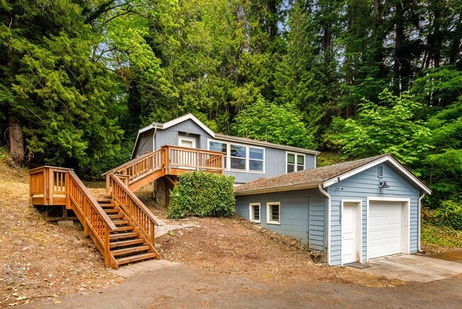 Building Photo - 3930 E Lake Sammamish Pkwy NE