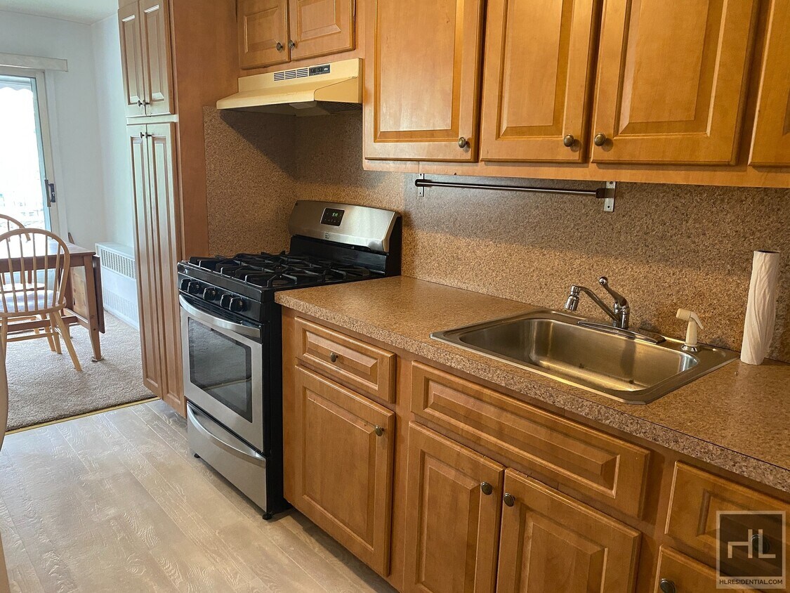 Foto principal - 51-05 Hillyer St