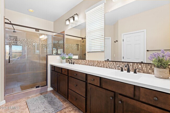 Foto del edificio - 3913 Gold Ridge Rd