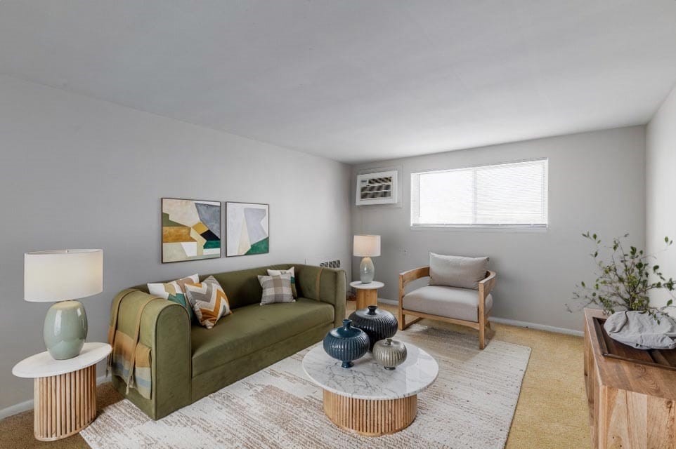 Primary Photo - Jefferson Court Apartments