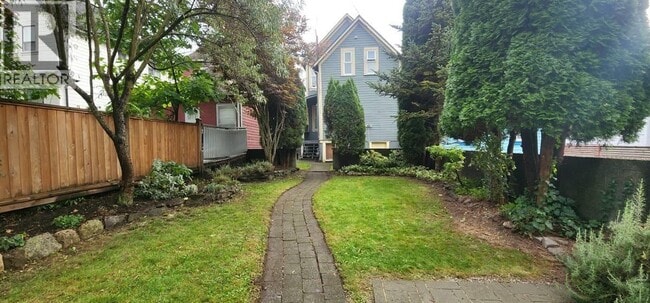 Building Photo - 627 Union St