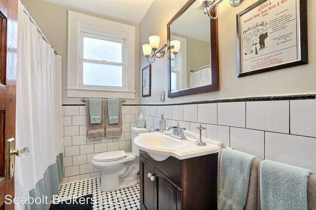 Building Photo - 3 br, 2 bath House - 1208 Lincoln St