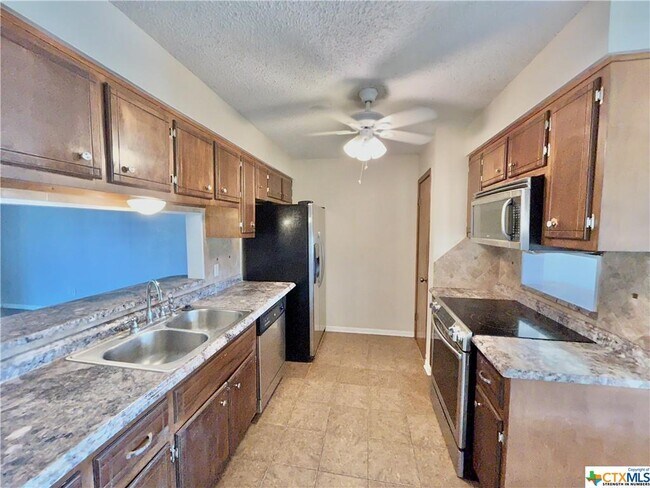 Building Photo - 416 Chukar Dr