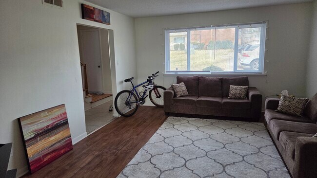 Foto del edificio - 2337 Champion Ct