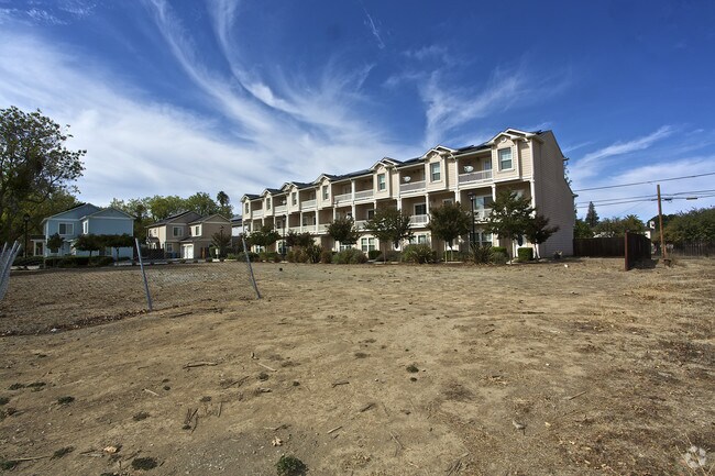 Foto del edificio - 325-395 Gurries Dr