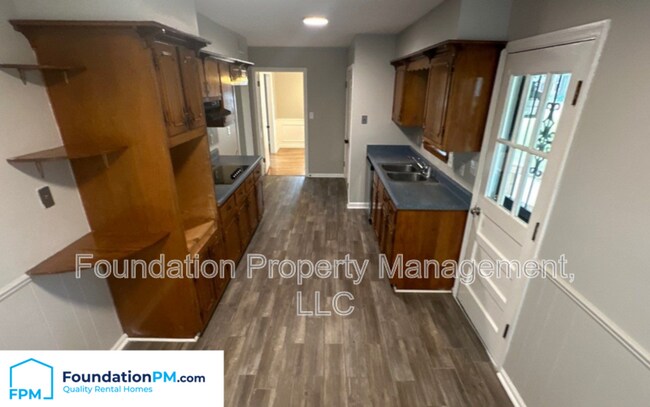Foto del edificio - 3036 S Mendenhall Rd