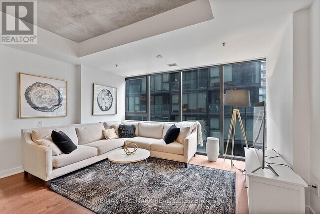 Building Photo - 629 King St W