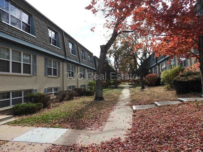 Foto del edificio - 9370 E Girard Ave