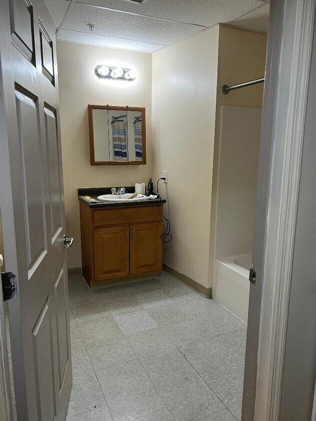 11 Lawrence St Unit 304, Lawrence, MA 01840 Condo for Rent in