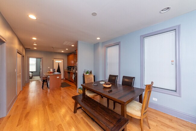 Foto del edificio - 2627 W Hirsch St